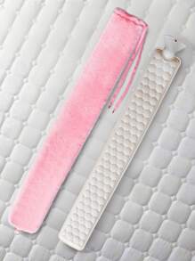 1 pièce Bouillotte d'eau chaude de forme allongée 2000 ml, réchauffe-mains à remplissage d'eau, durable, anti-explosion, fournitures d'hiver pour un réchauffement thérapeutique chaud pour les filles, réchauffe le ventre, les épaules et la taille (en raison de lots différents, les lignes et les couleurs du revêtement intérieur peuvent varier. Nous nous excusons pour tout inconvénient causé, le couvercle en tissu de ruban de soie, la couleur des côtes, le design est assortie au hasard)