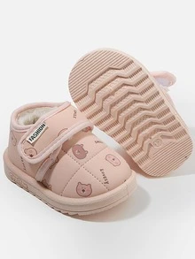 1 双儿童卡通熊图案合成皮革毛绒钩环低帮平底可爱款冬鞋，易于穿脱，适合秋冬季日常室内外短途旅行