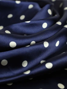 1 件女士简约波尔卡圆点印花 90 厘米缎面方形围巾，新款头巾风格，适合休闲和街头穿着，可作为围巾、头带、头巾 - 彩色 - 查看 9