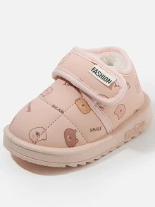 1 双儿童卡通熊图案合成皮革毛绒钩环低帮平底可爱款冬鞋，易于穿脱，适合秋冬季日常室内外短途旅行