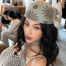 1pc Women Bandana Ins Star Print Square Scarf Headscarf 70*70cm, Spring And Summer Thin Versatile Pastoral Floral Hair Accessories, Bohemian Style Ladies, Square Scarf, Hairband, Headband, Ladies Headscarf, Multi-Functional Use, Can Be Used As A Belt, Decoration, Headscarf, Shawl, Sarong, Very Suitable For Sun Protection, Daily Wear, Party And Outdoor Travel, Vacation, Gift Giving Autumn Accessories Fall Winter Hair Band