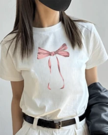 Camiseta casual con estampado, moño rosa listón lazo rosita , para mujer ajuste regular manga corta playera cuello redondo, blusas gráficas para mujer - Blanco - Ver 1