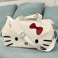 Sanrio 1 pièce Sac fourre-tout en peluche avec design de personnage de dessin animé Hello chat de Sanrio - Sac à bandoulière réglable pour femmes et filles - Sac de rangement de voyage avec coussin moelleux et sangle durable, pour vacances à la plage, collection de salle de bain, collection de chambre, grande capacité