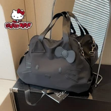 Sanrio 1 pièce Sac fourre-tout en peluche avec design de personnage de dessin animé Hello chat de Sanrio - Sac à bandoulière réglable pour femmes et filles - Sac de rangement de voyage avec coussin moelleux et sangle durable, pour vacances à la plage, collection de salle de bain, collection de chambre, grande capacité