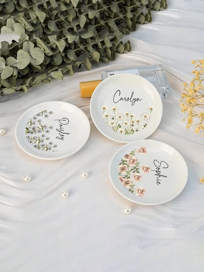 1 st anpassad smyckesbricka med blomdekorationer för födelsedag - Personligt namn och blommor i keramisk smyckesfat för ringar, örhängen, halsband - Elegant skrivbordsdekor, mors dag/brudgåvor, dotter/bästa vän födelsedagspresent, smyckesdisplay, elegant höst