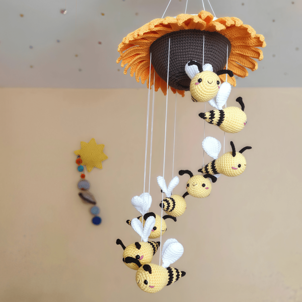 Bee Wind Chime Crochet Kit (Includes 8 Bees), Suitable For Beginners, Handmade Crochet Materials Pack Containing Yarn And Crochet Hook, DIY Weaving Kit, With Step-By-Step Video Tutorial, Suitable For Home Decor And Ornaments, Great Gift For Valentine's Day, Mother's Day And Wedding Decoration!