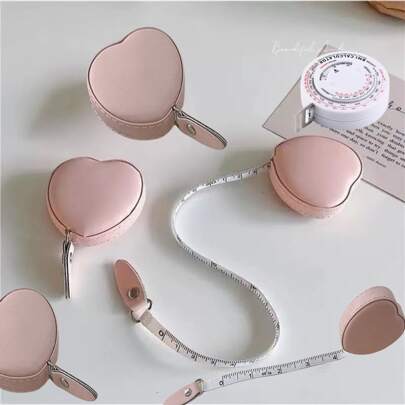 1 pieza Cinta métrica retráctil con forma de corazón, adecuada para medir el Body, tela, costura, sastrería, tejido, manualidades, pérdida de peso, regla de doble escala color rosa