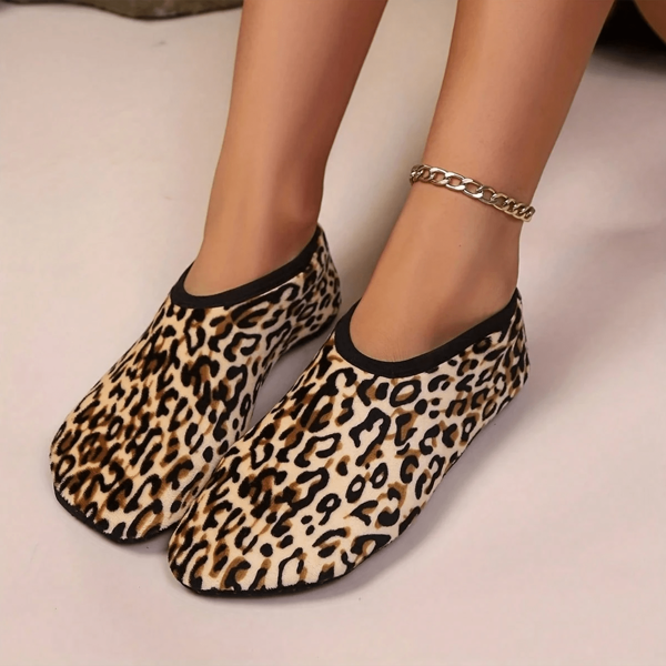 Pantuflas cómodas de fácil puesta - Suela suave antideslizante y cálida, adecuadas para todas las estaciones, con diseño aleatorio