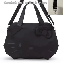 Sanrio 1 pièce Sac fourre-tout en peluche avec design de personnage de dessin animé Hello chat de Sanrio - Sac à bandoulière réglable pour femmes et filles - Sac de rangement de voyage avec coussin moelleux et sangle durable, pour vacances à la plage, collection de salle de bain, collection de chambre, grande capacité