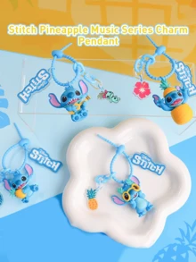 史迪奇菠萝音乐系列挂件，可爱史迪奇造型，多种款式可选，包括戴墨镜的史迪奇、吃菠萝的史迪奇和弹吉他的史迪奇。设计精美，材质上乘，是装饰书包、钥匙扣和手机的完美之选。也是粉丝、儿童和青少年的理想礼物，极具收藏价值，更是生日和节日的独特礼物。这款官方授权产品，为您的日常配饰增添亮点。