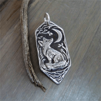 1pc Vintage Creative Geometric Carved 3D Fox Howling At Moon Pendant Necklace, Fashionable Charm Personalized Party Jewelry Accessory For Women