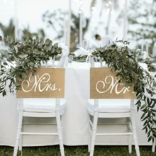 2/4 Stück Jutegewebe Mr & Mrs Stuhlbanner, Leinen Hochzeitsstuhlhussen, romantische hängende Stuhlfahne, rustikale khakifarbene Hochzeitsparty Fotorequisite Dekoration, strapazierfähige Hochzeitsparty Dekorationen, geeignet für Bridal-Shower, Fotobox, Partykulisse, Tischdekoration