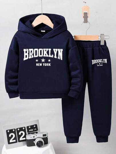 Young Boys varm huvtröja med byxor och bokstavstryck