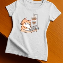 Camiseta Feminina Baby Look Cor: Gato Viciado em Café - Estilo Tumblr / LANÇAMENTO ESPECIAL 2025
