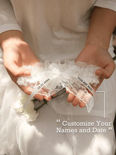 حزام عروس مخصص باللون الأزرق مع اسم وتاريخ مطرز، حزام عروس مخصص مزين بالكشكشة والفيونكة، هدية كلاسيكية وأنيقة للعروس في حفل الاستحمام