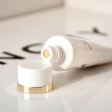 CPB 20ml Amino Acid Enriched Gentle Cleansing Foam. The Luxurious Foam Effectively Removes Impurities And Cleanses The Skin. Deeply Moisturizes And Nourishes The Skin, Leaving It Feeling Soft And Radiant. - White - View 2