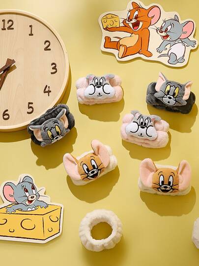 Tom And Jerry Face Washing Wristbands, Soft Absorbent Plush Material For Kids & Adults, Fun Cartoon Design Perfect For Bathroom Shower, Enhance Daily Cleansing Routine With Comfortable & Cute Bath Accessories, Ideal Gift For Cartoon Lovers & Fans Of All Ages