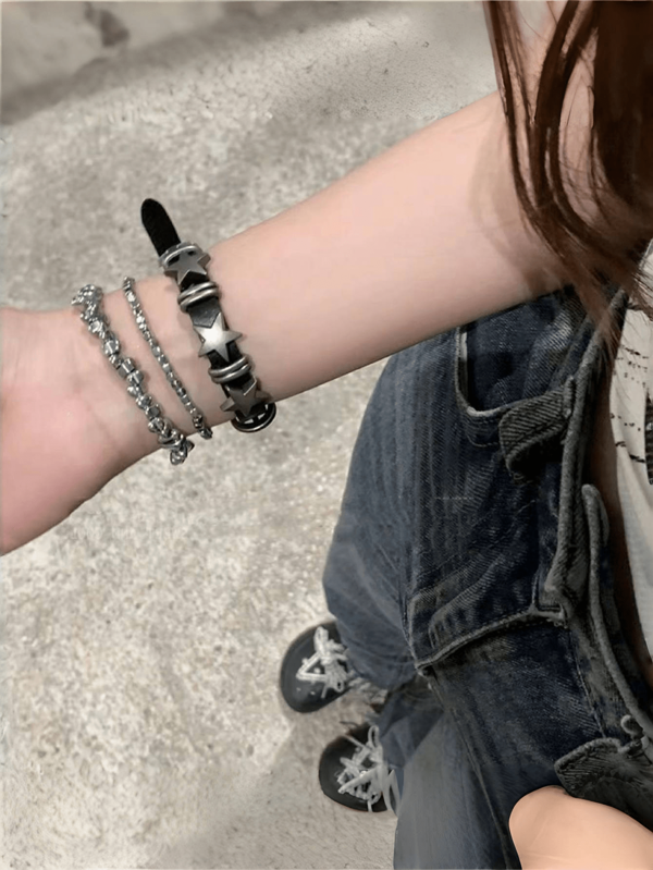 سوار جلدي بشكل نجمة خماسية من طراز بانك داكن Y2K، إكسسوار سوار هيب هوب متعدد الطبقات، سوار حلو وبارد، سوار مخصص، سوار خرز فضي غير متماثل، سوار خرز فضي غير متماثل