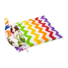 Bolsa para fraldas BrushBrown Wet & Dry - Estampa colorida de triângulos e animais, tecido de poliéster impermeável e reutilizável, com zíper portátil, ideal para guardar itens, viagens, praia, academia, essencial para viagens. - Multicolorido - Ver 3