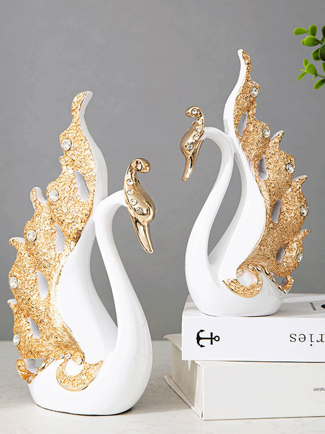 2pcs Couple Swan Home Living Room Wine Cabinet Decoration Ornaments Light Luxury Office Resin Crafts,Suitable For Home Decor, Bedroom Decor, Office And Students, The Best And Christmas Gift,Wintertime