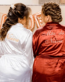 Robe Roupão Branco Curto de Cetim com Manga Longa Elegante e Confortável Sem Bordado Liso Casamento Spa Festa Dia da Noiva Debutante Skincare Sleepwear - Branco - Visão 4