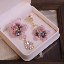 一对优雅花卉和泪珠不对称吊坠耳环 - 粉色 - 查看 5