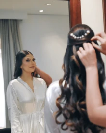 Robe Roupão Branco Curto de Cetim com Manga Longa Elegante e Confortável Sem Bordado Liso Casamento Spa Festa Dia da Noiva Debutante Skincare Sleepwear - Branco - Visão 6