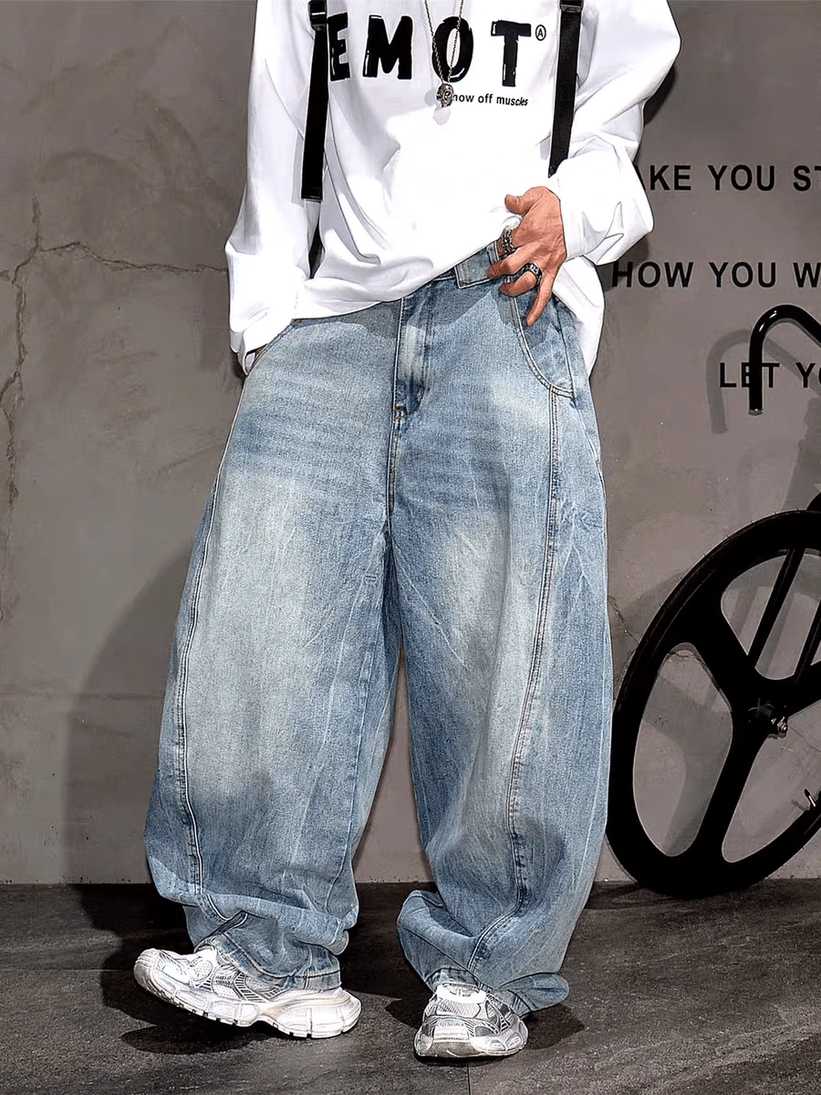 Calça jeans masculina estilo vintage com design desgastado e perna larga, estilo streetwear, com caimento solto - Lavagem Média - Ver 1