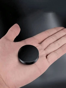 1 个磁性车载手机支架，创意粘贴式导航手机支架