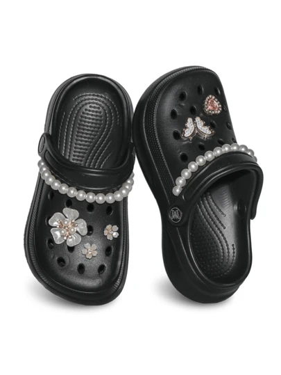 HOEASE 女童可爱木屐，EVA防滑软底，舒适沙滩花园鞋，饰以粉色爱心、花朵、蝴蝶和珍珠链，男女童皆宜，四季皆可穿着，是户外活动、居家休闲和派对的理想之选，也是万圣节和圣诞节的完美礼物。