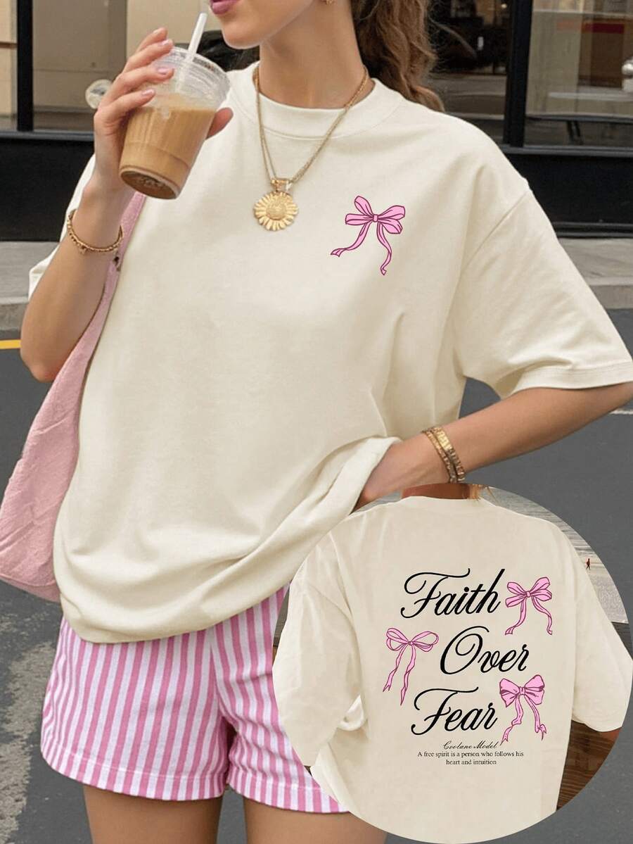 Conjunto informal de camiseta color crema y shorts rosas a rayas para mujer con estampado "Fe sobre miedo", manga corta y cuello redondo. - Albaricoque - Ver 1