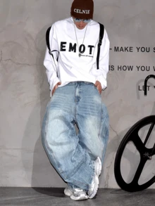 Calça jeans masculina estilo vintage com design desgastado e perna larga, estilo streetwear, com caimento solto - Lavagem Média - Ver 4