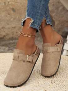 女士一脚蹬凉鞋，舒适时尚，卡其色面料鞋面，金属扣装饰，圆头，低跟，防滑橡胶鞋底，一脚蹬封闭式鞋头凉鞋，带金属扣 - 卡其色 - 查看 2