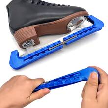 1 对可调节弹性冰鞋套，带保护刀片，稳定耐用，耐刮擦和生锈，有灰色、红色或蓝色可选，适用于在储存和运输过程中保护冰鞋，非常适合冰球鞋和花样滑冰鞋。 - 彩色 - 查看 1