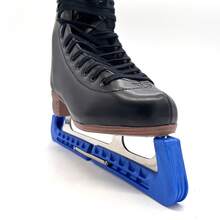 1 对可调节弹性冰鞋套，带保护刀片，稳定耐用，耐刮擦和生锈，有灰色、红色或蓝色可选，适用于在储存和运输过程中保护冰鞋，非常适合冰球鞋和花样滑冰鞋。 - 彩色 - 查看 3