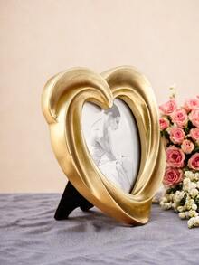 1pc European Retro Heart-Shaped Gold Retro Pattern Decorative Photo Frame, Resin Decorative Crafts, Is The Best Object For Creative People To Design Home Decoration, For Home Desktop Decoration, Gifts For Classmates, Friends And Family, And Birthday Gifts. Room Decoration, Home Decoration, Birthday Decoration, Kitchen, Wedding, Bedroom Decoration, Living Room Decoration, Gift, Party Decoration, Garden Decoration