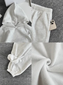 Bộ 2 món gồm áo hoodie dài tay rộng rãi lót lông cừu ấm áp có túi dành cho nữ và quần nỉ ống rộng, thiết kế vai rớt. - Màu Xám nhạt - Xem 3