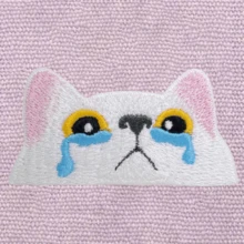 Pegatinas bordadas con forma de gato blanco triste de la marca Little Jing, con , para coser en ropa, bolsos y decorar con bordados en forma de corazón