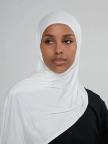 1件速干针织头巾，采用柔软透气、抗起球面料制成。系带式头巾。适合穆斯林全年佩戴及日常穿着。 - 白色 - 查看 4