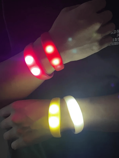 Pulseira Led Ativa Conforme a Batida da Musica ou Som
