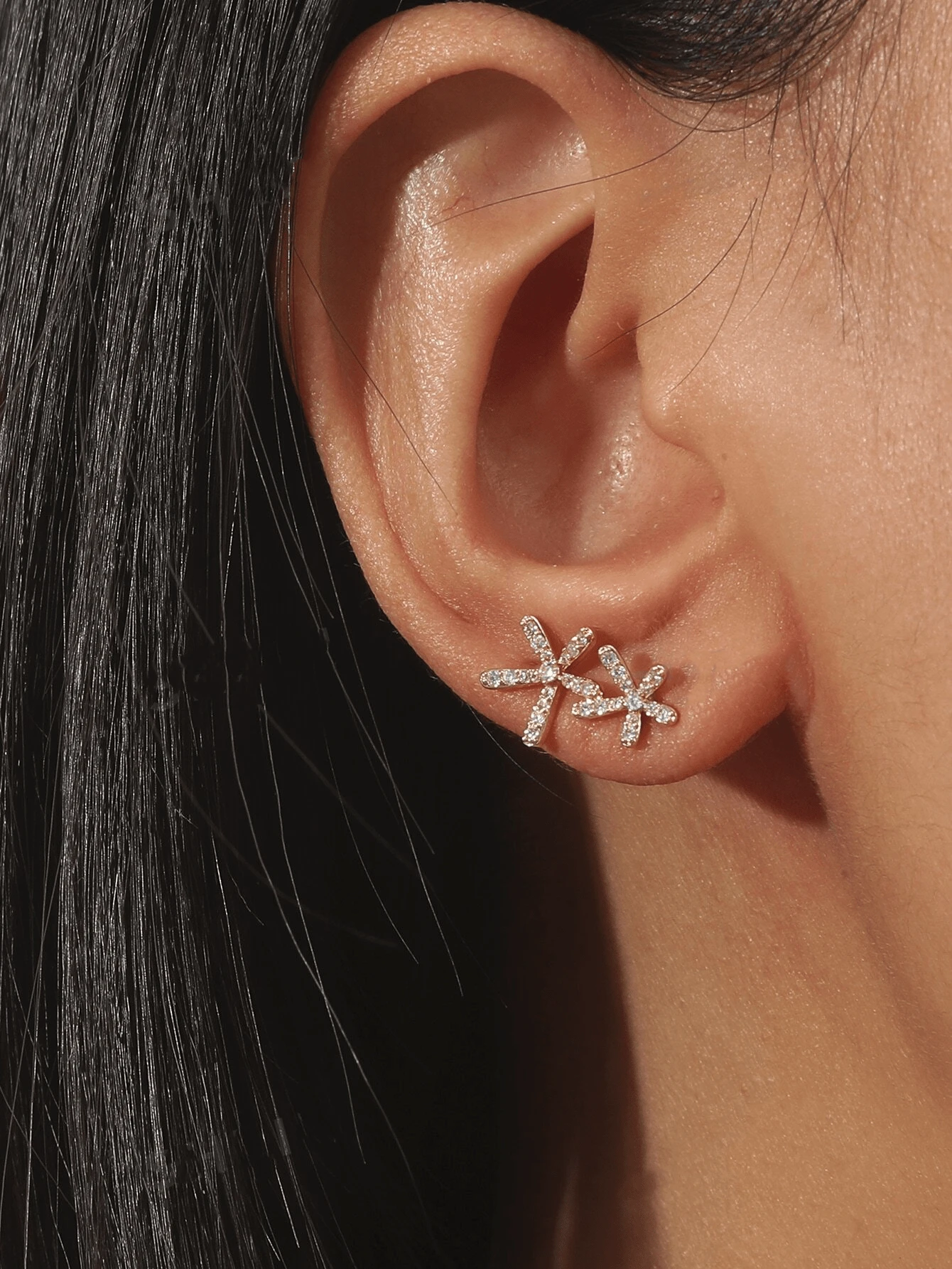 1 Pair Fashionable & Elegant Flower Zirconia Stud Earrings