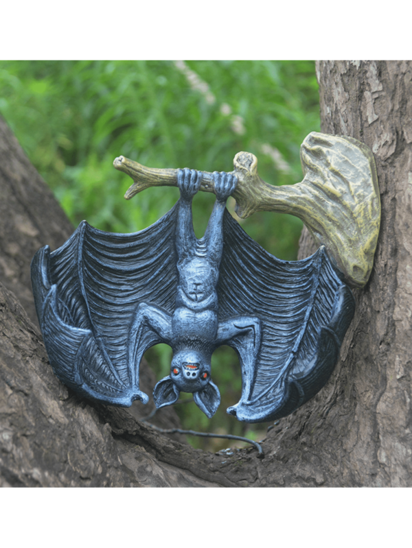 1 زخرفة خفاش معلقة لعيد الهالوين - تمثال خفاش مصاص دماء من الراتنج مع عيون حمراء متوهجة، زخرفة شجرة غوثية معكوسة، لا يتطلب كهرباء، جمالي، تصميم أجنحة مفصل، مظهر واقعي، مناسب للاستخدام الداخلي/الخارجي لحفلات الرعب في عيد الهالوين، هدية عيد الهالوين