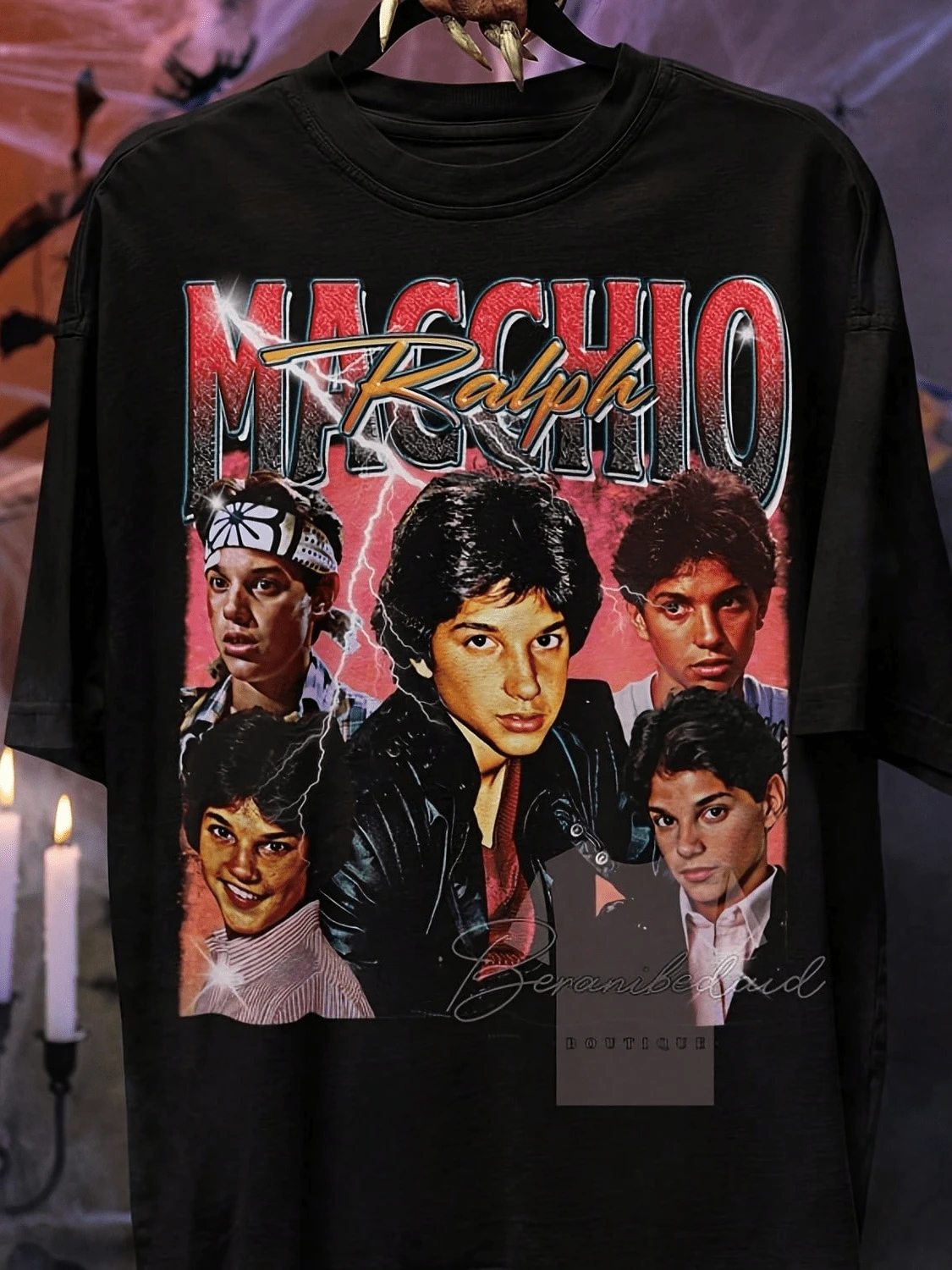 Nueva Camisa Chio,Camisa Vintage Ralph Chio,Camisa Para Mujer Y Hombre,Camisa Homenaje Al Estilo Women's Solid-Colored Boat Collar Short-Sleeve One-Piece Shirt,Suitable Summer Wear With Printed Shirts,Ladies'tops,And Printed Short Sleeves Ladies' Printed Shirts, Ladies' Tops, And Printed Short-Sleeve Shirts. Vintage Graphic Casual Short Cotton Shirt Featuring Vintage Art Prints, Humorous Streetwear, And A Spacious And Comfortable Summer Top. - 黑色4 - 查看 1