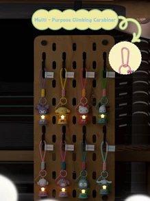 卡通人物油灯夜灯钥匙扣，可爱卡通人物造型，带LED灯功能，是家居装饰、床头灯、儿童房、户外露营、派对礼物、儿童及动漫爱好者生日礼物的完美之选。配有便携腕带和登山扣，做工精细，电池供电，为您的空间增添一抹可爱气息。 - 彩色 - 查看 8