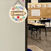 1pc, Welcome To Classroom, Teacher Welcome Sign, Wooden Welcome Sign, Round Wooden Teacher Sign, Wooden Teacher Door Sign, Round Wooden Hanging Wall Art, Holiday Decoration, Teacher Gifts, Return School Gifts