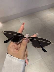 1pc Triangle Ocean Slice Small Frame Street Style Metal Fashion Glasses - Black - View 2