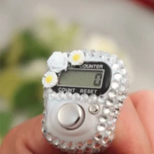 8 modelli di contatore elettronico con fiore di strass e pulsante di reset - contatore portatile da dito per sport, palestra, preghiera e inventario, contatore digitale a LED con cinturino da polso