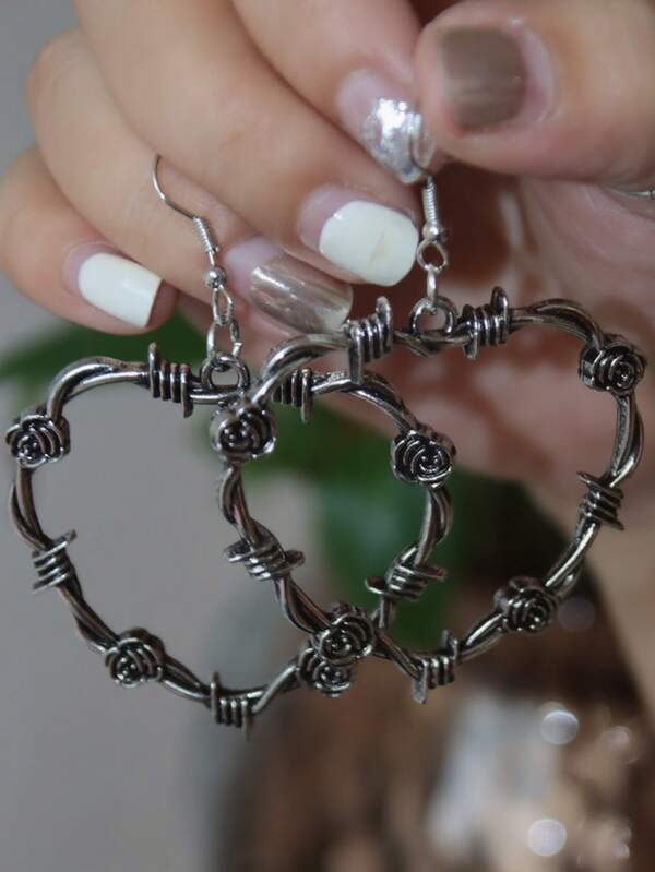 1 par de pendientes con forma de rosa, espina y corazón para mujeres