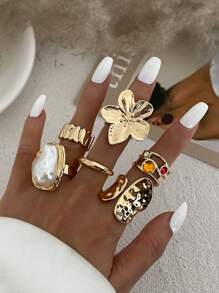 7 pièces/set Bagues rétro créatives en métal doré avec fleur et design de strass, bagues décorées de faux perles élégantes, bagues épaisses de style punk simple pouvant être portées seules ou empilées, convenant à la décoration quotidienne des femmes, assortiment de tenues, rendez-vous, fêtes, cadeaux de vacances