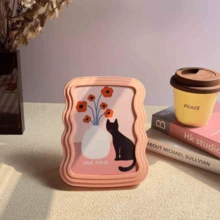 1 Pieza Marco decorativo curvo verde de 4x6 pulgadas - Exhibición de escritorio y pared con diseño de arco artístico y soporte versátil - Accesorio moderno para el hogar, elemento esencial para galería de pared, decoración de escritorio de oficina, exhibición de arte para regalo, interior de estilo bohemio, decoración de estantería minimalista para dormitorio